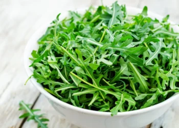 peut-on-donner-de-la-roquette-a-un-chat