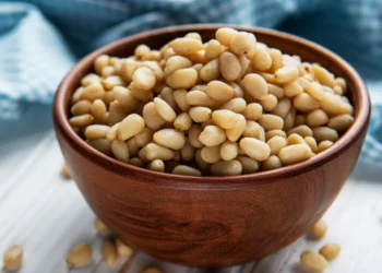 Peut-on donner des pignons de pin à un chien