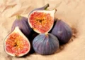 Peut-on donner des figues aux poules