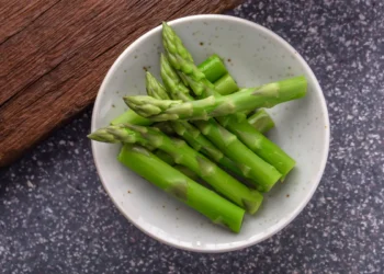 Peut-on donner de l'asperge à une poule