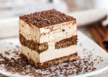 Peut-on donner du tiramisu à son chat